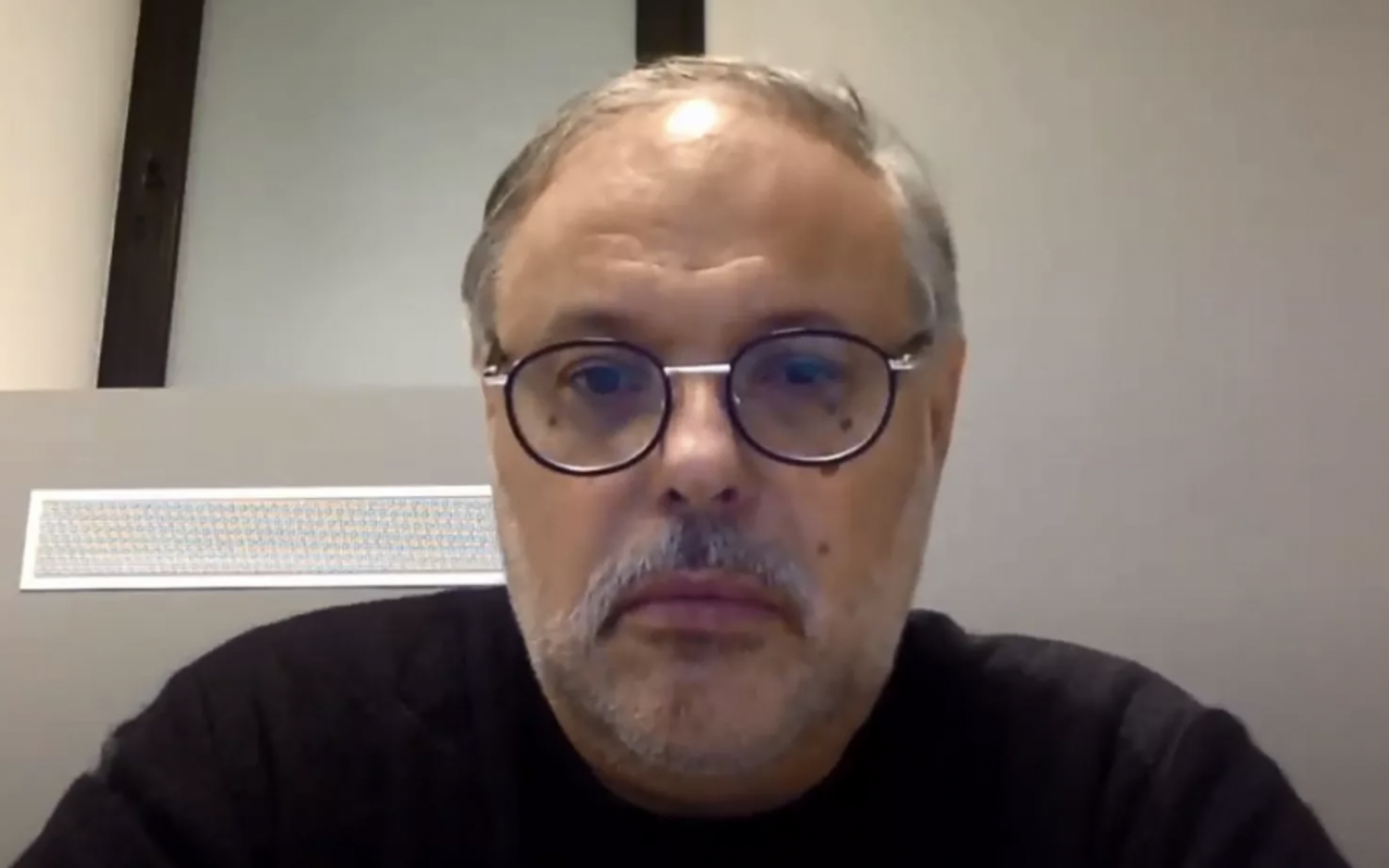 Импорт в Россию в настоящее время сокращается, но это временное явление, уверенность в этом высказал экономист Михаил Хазин